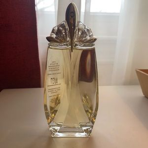 Alien Extraordinaire